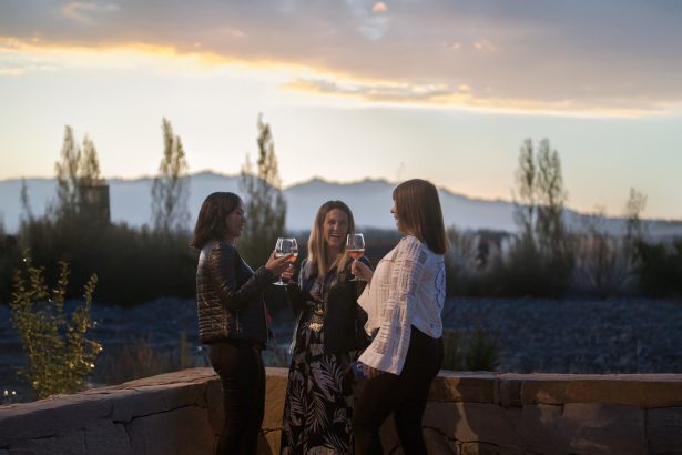 Descubre la Magia de los Sunsets: Fiestas al Aire Libre en Mendoza