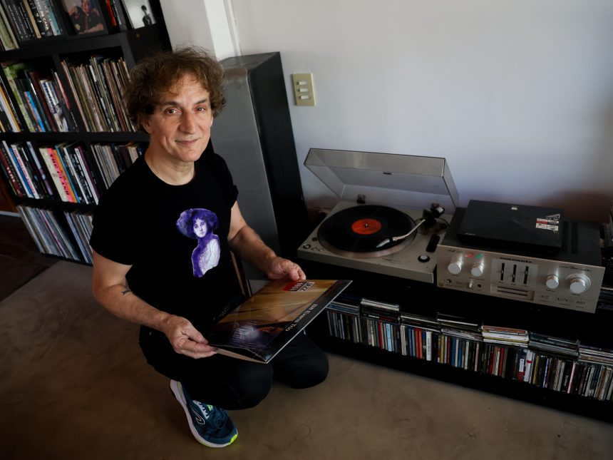 Fernando Samalea revela secretos del rock en su nuevo libro y conciertos