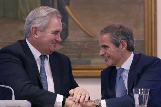 Rafael Grossi se postula para liderar la ONU con respaldo de Milei