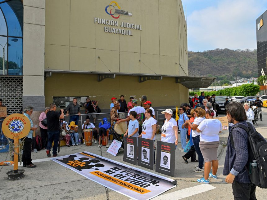 Condenan a 11 militares en Ecuador a 35 años por desaparición de menores