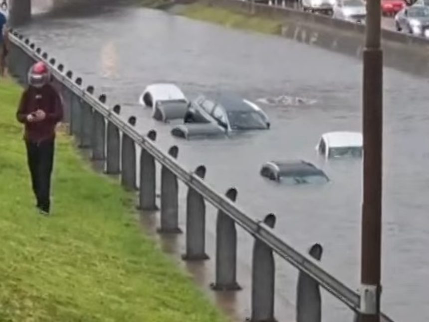 Impactantes Videos del Diluvio en Gran Buenos Aires: Autos Sumergidos