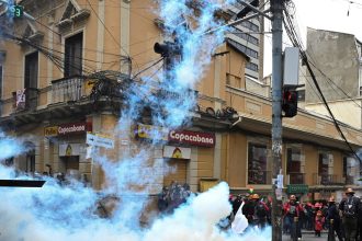 Bolivia: Sindicatos marchan por tercer día contra subsidios de combustibles