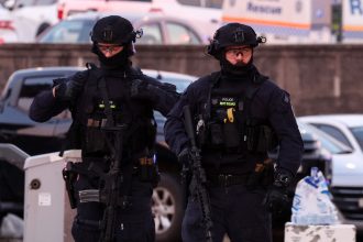 Australia Refuerza Seguridad en Bondi Beach: Policías Armados y Ejército