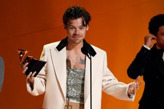 Harry Styles sorprende a sus fans con enigmático mensaje tras 2 años