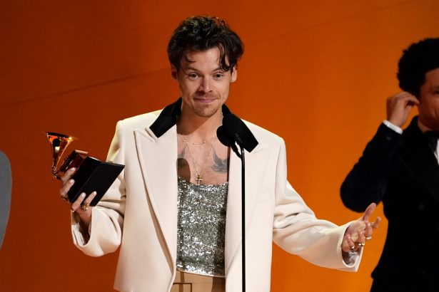 Harry Styles sorprende a sus fans con enigmático mensaje tras 2 años