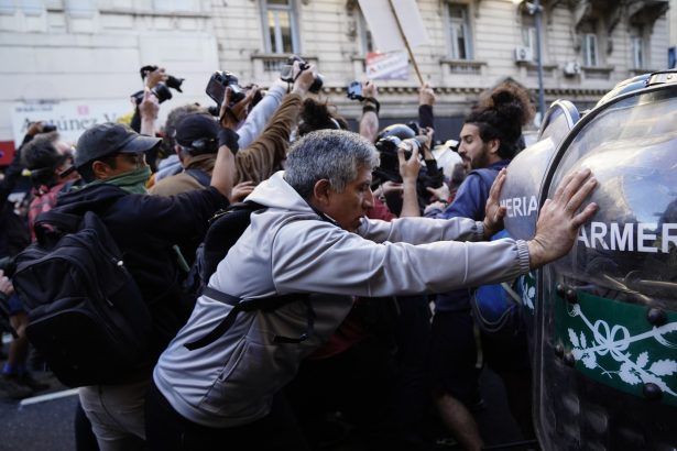 El Gobierno impugnará fallo sobre protocolo antipiquetes: Bullrich responde