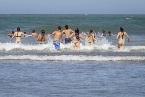 Descubre la Mar del Plata: Agua Cálida y Cristalina Este Verano