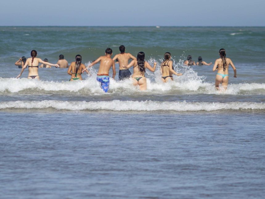 Descubre la Mar del Plata: Agua Cálida y Cristalina Este Verano