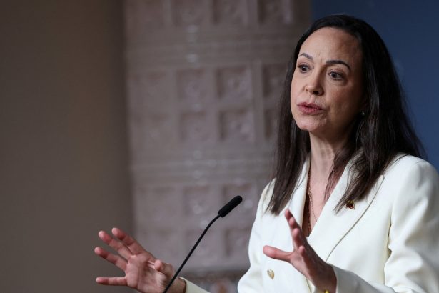 Trump ignora a Corina Machado y apoya a la vice chavista Delcy