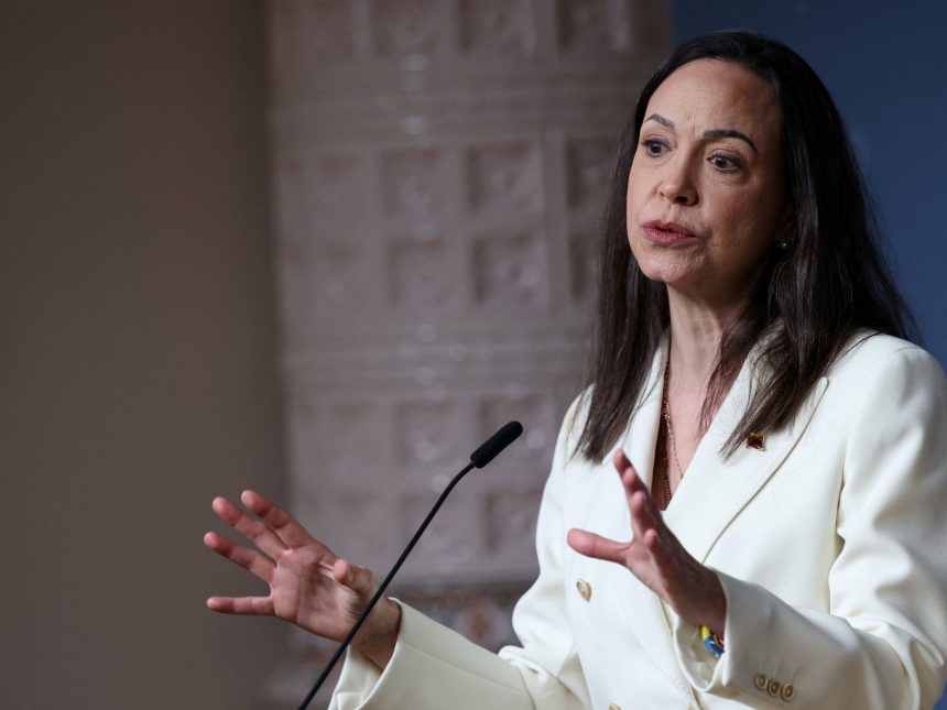 Trump ignora a Corina Machado y apoya a la vice chavista Delcy