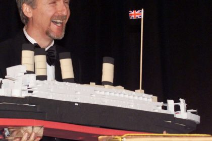 James Cameron revela cómo los pasajeros del Titanic podrían haber sobrevivido