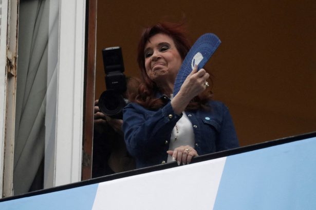 Tragedia frente al departamento de Cristina Kirchner: un militante fallece