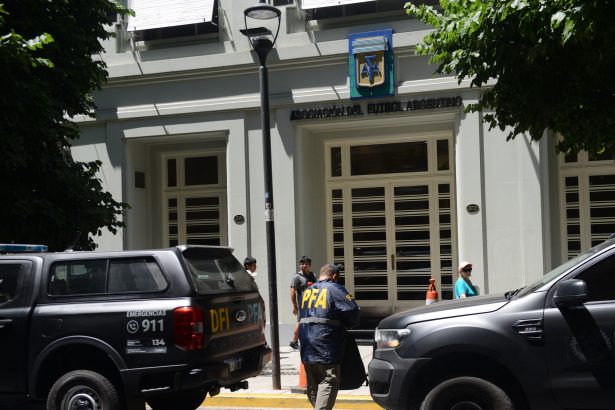 Suspensión de tarjeta AFA: ¿Qué oculta el testaferro de Toviggino?