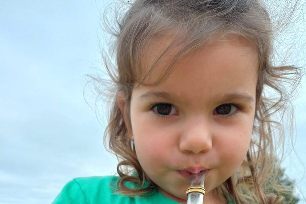 Tragedia en Santa Fe: Nena de 2 años muere y padres exigen justicia