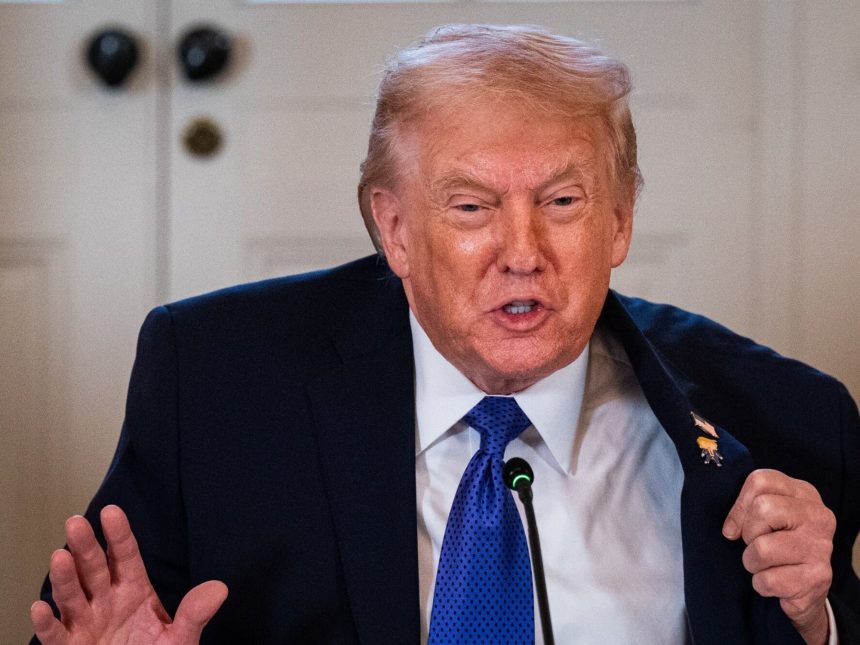 Trump firma decreto para proteger ganancias petroleras de Venezuela