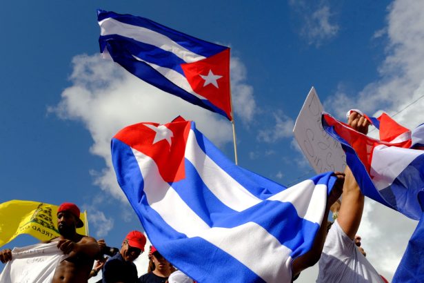 En Miami, cubanos sueñan con un cambio en La Habana al estilo Trump