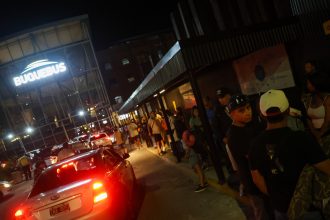 Pasajeros de Buquebus: ¡Descontento por demoras en Puerto Madero!