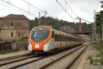 Tragedia en Barcelona y Girona: Dos trenes descarrilan, un muerto y 15 heridos