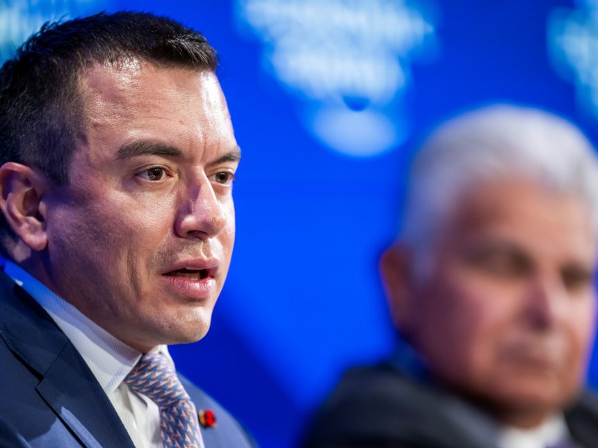 Ecuador impone arancel del 30% a Colombia por falta de seguridad