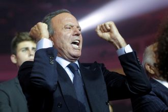 Archivan denuncias por delitos sexuales contra Julio Iglesias en España