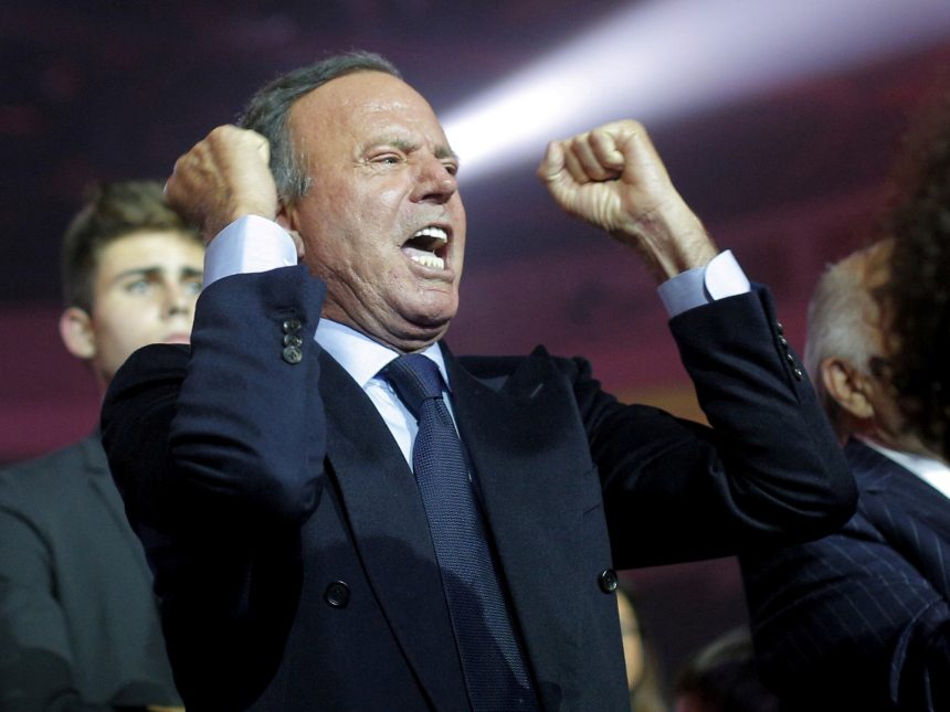 Archivan denuncias por delitos sexuales contra Julio Iglesias en España