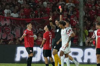 Independiente vs Estudiantes: De Aplausos a Silbidos en el Apertura