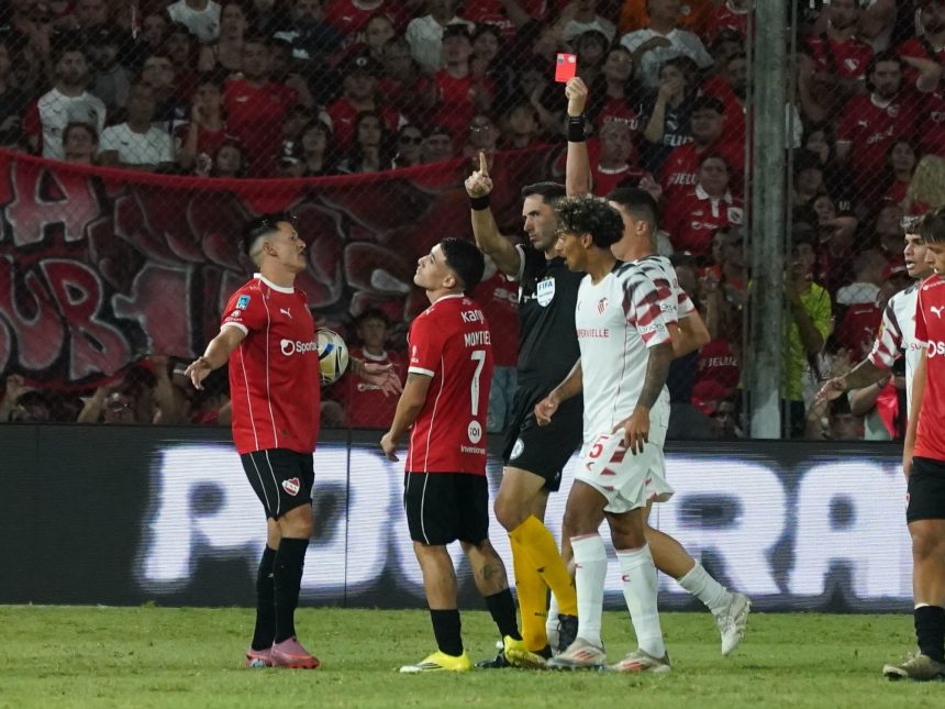 Independiente vs Estudiantes: De Aplausos a Silbidos en el Apertura