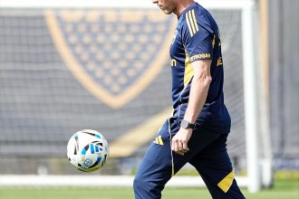 Claudio Úbeda: Su Desafío Inicial como DT de Boca ante Riestra