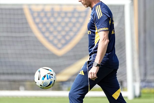 Claudio Úbeda: Su Desafío Inicial como DT de Boca ante Riestra