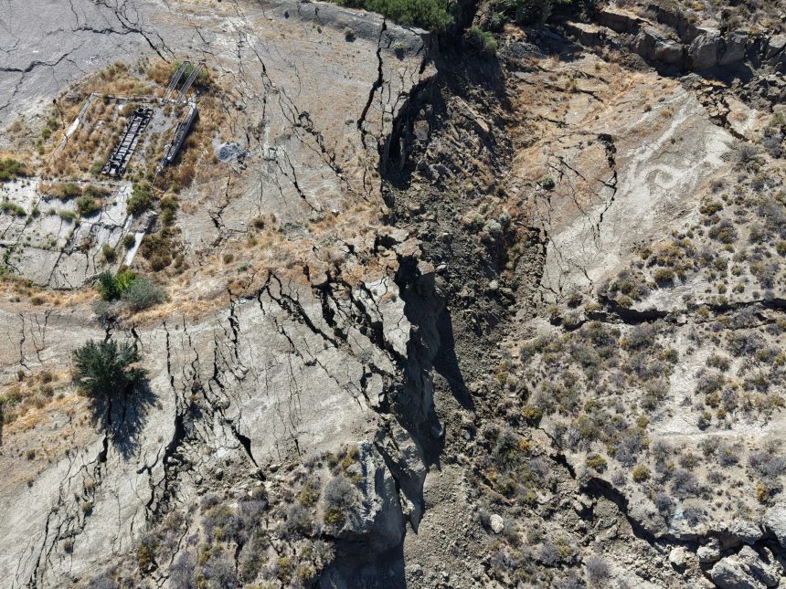Cerro Hermitte: Urge remoción gradual de viviendas en zona colapsada