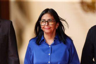 Delcy Rodríguez insta a la oposición a alcanzar acuerdos por la paz