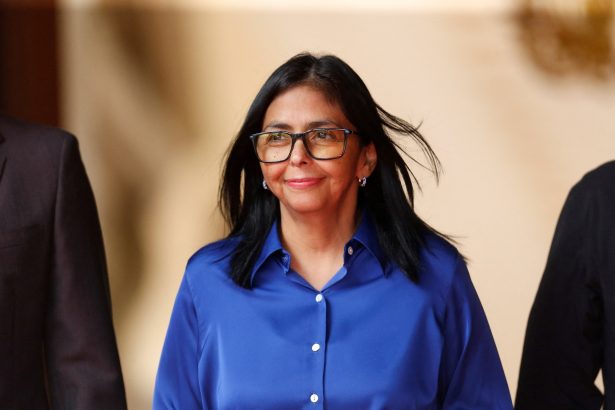 Delcy Rodríguez insta a la oposición a alcanzar acuerdos por la paz