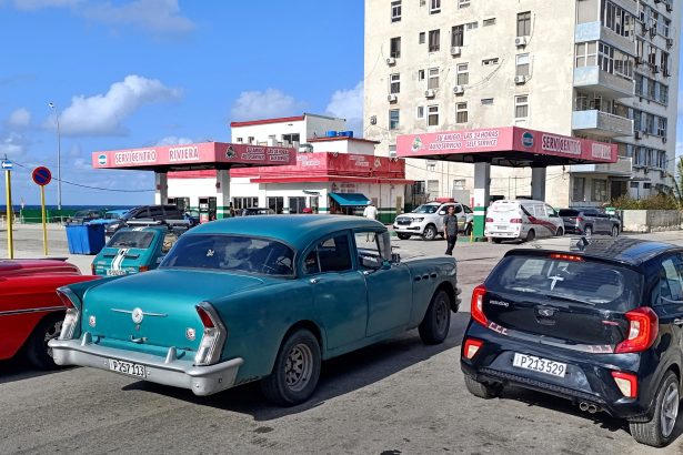 EE.UU. evalúa un embargo total al petróleo importado de Cuba