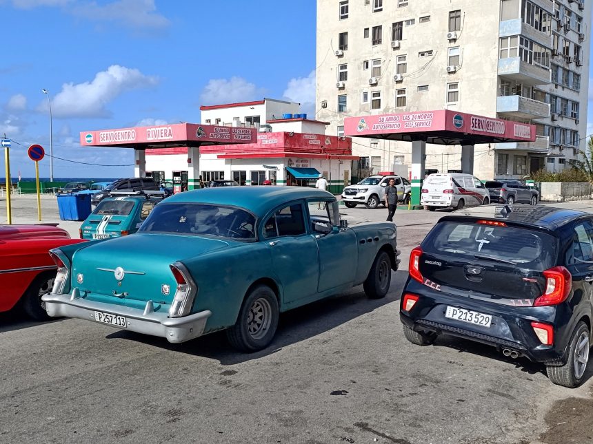 EE.UU. evalúa un embargo total al petróleo importado de Cuba