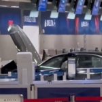 Caos en el Aeropuerto de Detroit: Auto Choca y Conductor Arrestado