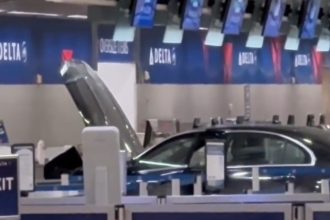 Caos en el Aeropuerto de Detroit: Auto Choca y Conductor Arrestado