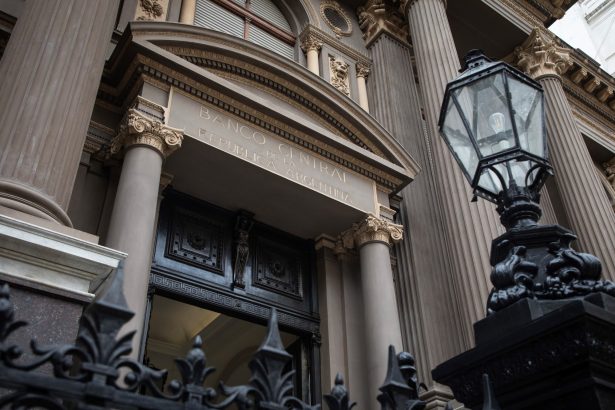 Escándalo en el BCRA: Audios revelan conexiones en compra de dólar