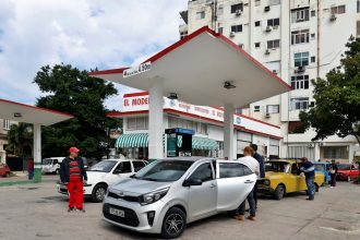 Trump tilda a Cuba de ‘amenaza excepcional’ y corta su combustible