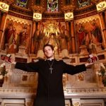 Wos se convierte en cura en ‘Magnetizado’: La nueva película de Luis Ortega