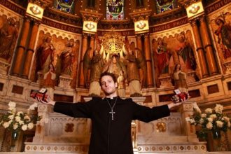 Wos se convierte en cura en ‘Magnetizado’: La nueva película de Luis Ortega