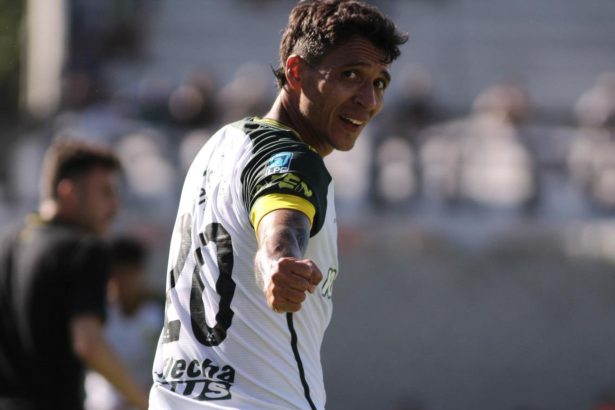 Defensa y Justicia brilla con golazo de Botta y hunde a Riestra