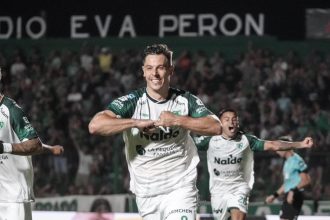 Sarmiento brilla ante Banfield: penal polémico y roja decisiva