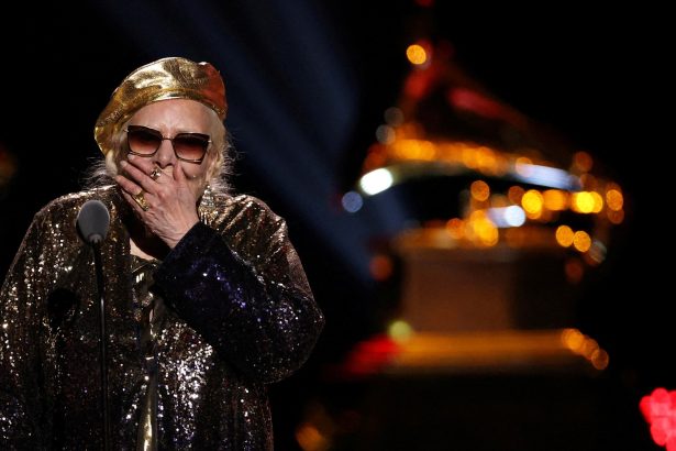 Grammy 2026: Joni Mitchell confundida en su emotivo regreso