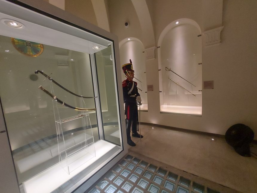 El Gobierno traslada el sable corvo de San Martín al Regimiento