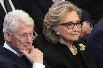 Bill y Hillary Clinton: Testimonio clave en el caso Epstein ante el Congreso