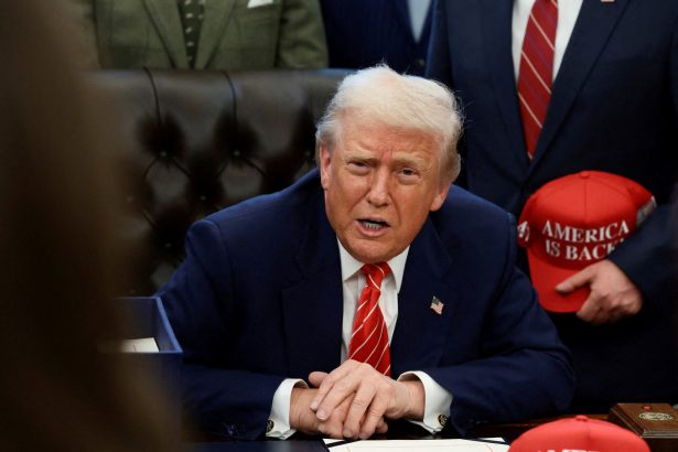 Trump intenta alterar reglas electorales en 15 estados para noviembre