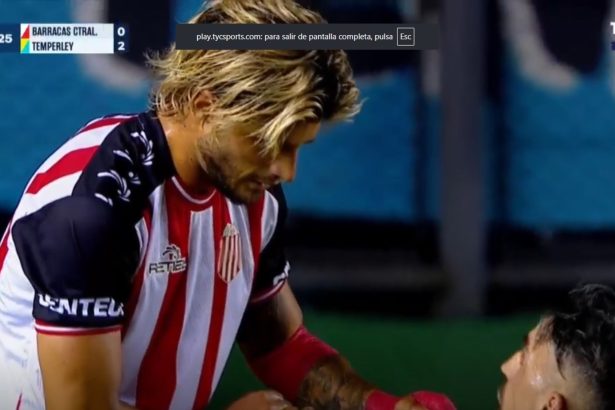 Rodrigo Insua estalla en Barracas Central: ¡rompe un vidrio de un puñetazo!