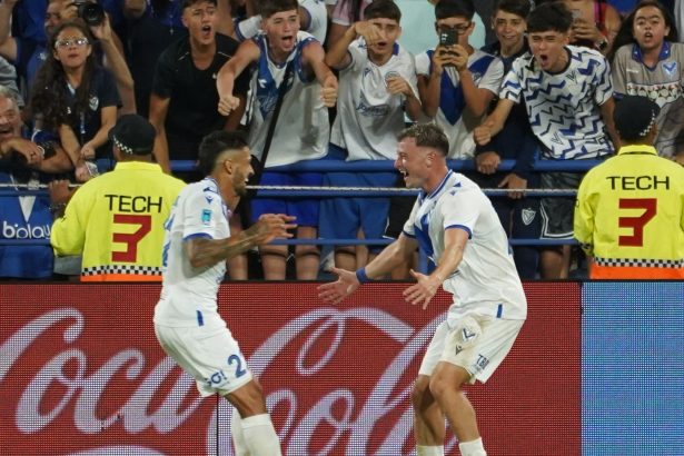 Vélez asesta un duro golpe a Boca con dos goles de Pellegrini