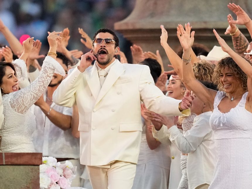 Super Bowl 2026: Bad Bunny deslumbra en un vibrante show latino