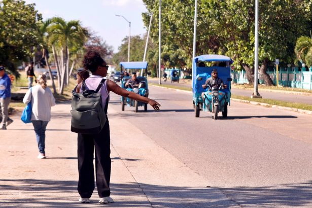 Cuba enfrenta la crisis energética con carbón y paneles solares